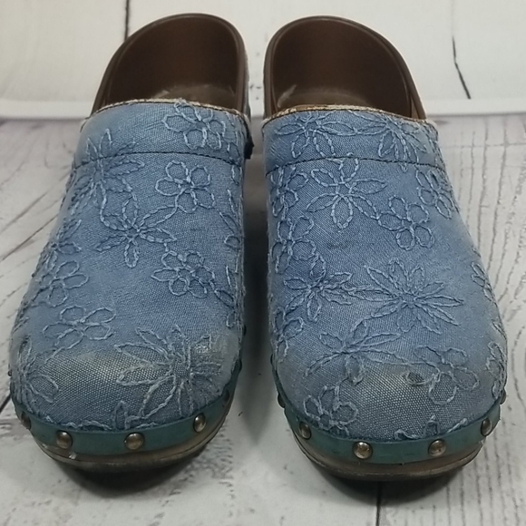 Women's Sanita Clogs Blue Denim Embroidered Floral - Picture 5 of 8
